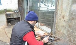 Dede mesleğini yaşatmak için 22 yıldır demire şekil veriyor