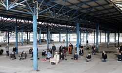 Doğu Marmara ve Batı Karadeniz'de 2021'in ilk sosyal mesafeli cuma namazı kılındı