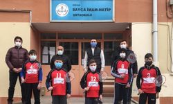 Giresun'da köy okuluna badminton malzemesi desteği yapıldı