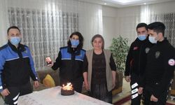 İstanbul'daki kızının ricası üzerine Amasya'da yaşayan annesinin doğum gününü polisler kutladı