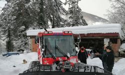 Kastamonu'da kardan yolu kapanan köylerde hastalanan 2 kişi hastaneye ulaştırıldı