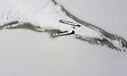 Ladik Gölü'nün yüzeyi buzla kaplandı