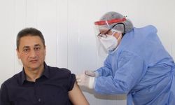 Sinop Valisi Karaömeroğlu Kovid-19 aşısının ilk dozunu yaptırdı