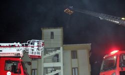 Sinop'ta 4 katlı apartmanın çatısında yangın çıktı