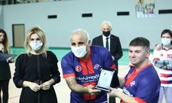 Trabzon'da farkındalık için protokol mensupları down sendromlu gençlerle maç yaptı