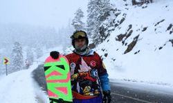 Artvin'deki Sahara Milli Parkı eteklerinde snowboard keyfi