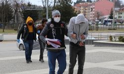 Bolu'da otomobilde uyuşturucuyla yakalanan iki şüpheli gözaltına alındı
