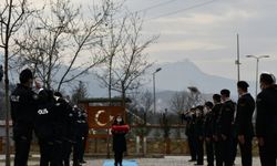 Çanakkale'de 18 Mart'ta göndere çekilecek ay yıldızlı bayrak Karabük'e ulaştı
