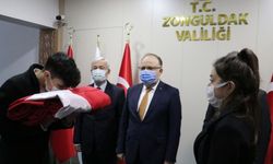Çanakkale'de 18 Mart'ta göndere çekilecek ay yıldızlı bayrak Zonguldak'a ulaştı