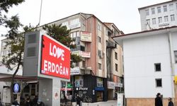 Çorum'da "Love Erdoğan" görseli LED ekranlara yansıtıldı