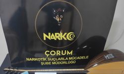 Çorum'da sazın içine gizledikleri uyuşturucuyla yakalanan iki zanlı tutuklandı
