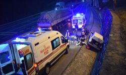 Düzce'de istinat duvarına çarpan otomobildeki 4 kişi yaralandı