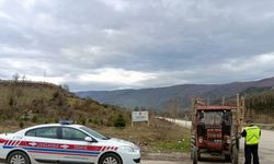 Düzce'de jandarma ekipleri traktör sürücülerini bilgilendirdi