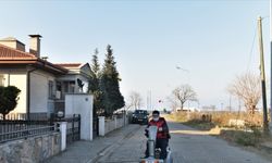 Engelli gencin yüzü istediği akülü araca kavuşmasıyla güldü