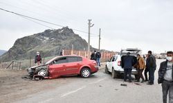 Giresun'da, otomobil park halindeki otomobillere çarptı: 1 yaralı