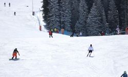 Ilgaz Dağı Kayak Merkezi'nde kısıtlamasız hafta sonu yoğunluğu yaşandı