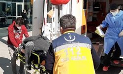 Karabük'te traktörle çarpışan hafif ticari araç su kanalına devrildi: 4 yaralı