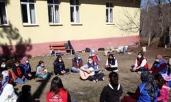 Kastamonu'da gönüllü gençler köy okuluna "mutluluk" taşıdı