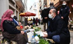 Pazarda denetim yapan Terme Belediye Başkanı Kılıç, Kovid-19 ile ilgili uyarıda bulundu