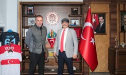 Trabzonspor Teknik Direktörü Avcı'dan Trabzon İl Emniyet Müdürlüğüne ziyaret