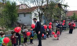 AK Parti Karabük İl Gençlik Kolları, Türk bayrağı ve ay yıldızlı balon dağıttı