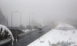 Bolu Dağı'nda kar yağışı etkili oluyor