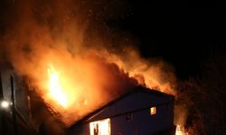 Bolu'da çıkan yangında iki katlı ahşap ev kullanılamaz hale geldi