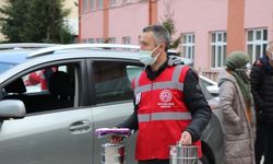 Bolu'da Türk Kızılay gönüllüsü öğretmenler ihtiyaç sahibi 750 kişiye iftar yemeği dağıttı