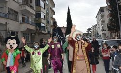 Boyabat ilçesinde çocuklara özel sokak gösterileri düzenlendi