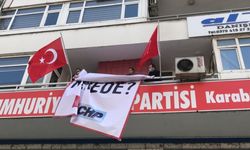 CHP Karabük İl Başkanlığı binasına asılan afiş indirildi