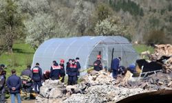 GÜNCELLEME 4 - Kastamonu'nun Pınarbaşı ilçesinde anne ile kızının hayatını kaybettiği yangın kontrol altına alındı