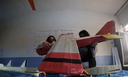 Model uçak tasarlayan liseliler, TEKNOFEST'te başarılı olmayı hedefliyor