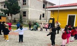 Safranbolu'da anaokulu öğrencileri unutulmaya yüz tutmuş geleneksel oyunları öğreniyor
