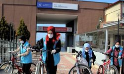 Sinop'ta gönüllü öğrenciler bisikletleriyle evlere iyilik taşıyor