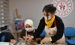Trabzon'daki yabancı öğrenciler Kovid-19 sürecini sanat eğitimiyle değerlendiriyor