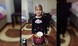 Zonguldak'ta karantinadaki itfaiye personeli, kızının doğum gününü camın arkasından kutladı