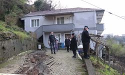 Zonguldak'ta meydana gelen heyelanda bir evin yatak odası ve mutfak duvarı yıkıldı