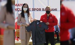 AK Parti'li Karaaslan Samsun'da 19 milli sporcu ile buluştu