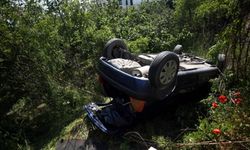 Düzce'de dere yatağına devrilen otomobilin sürücüsü yaralandı
