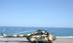 Giresun'da sahile zorunlu iniş yapan Azerbaycan'a ait askeri helikopterdeki arıza giderilmeye çalışılıyor