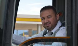 İlçenin ilk belediye otobüsüne şoför bulunamayınca direksiyona Belediye Başkanı geçti