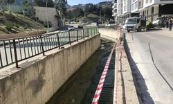 Karabük'te cenaze nakil aracı su kanalına düştü