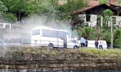 Karabük'te park halindeki minibüste çıkan yangını çevredekiler söndürdü