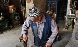 "Salih usta" dede mesleği demirciliğe 78 yaşında devam ediyor