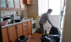 Samsun'da bir evden 1,5 kamyon çöp çıkarıldı