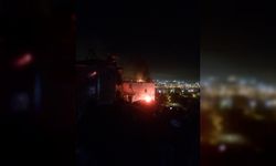 Samsun'da çıkan yangında 2 evin çatı katı zarar gördü