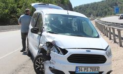 Taşova’da hafif ticari araçla yakıt tankerinin çarpışması sonucu 1 kişi yaralandı