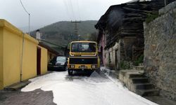 Torul'da cadde ve sokaklar köpüklü suyla yıkandı