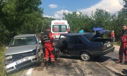 Bartın'da iki otomobil çarpıştı: 2 yaralı