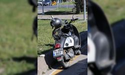 Bolu'da kırmızı ışıkta bekleyen araca çarpan motosiklet sürücüsü yaralandı